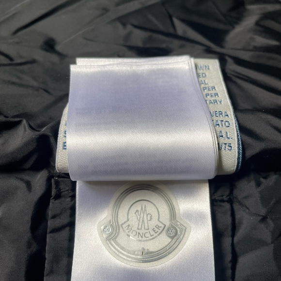 Authentic MONCLER Black Peplum Goose Down
Diamond Quilted Puffer Jacket Size 0 - Picture 11 of 13